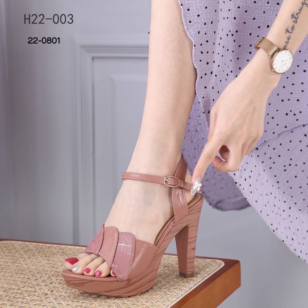 แบบใหม่งานขายดีพร้อมส่ง สินค้ามีจำนวนจำกัดนะค่า สั่งด่วนค่า ส้นสูงลายไม้4นิ้ว งานพิ้นpuน้ำหนักเบาหนังนิ่มรัดข้อปรับได้ แบบเรียบๆน่ารักๆเลยเสริมหน้าสูง1.5นิ้ว