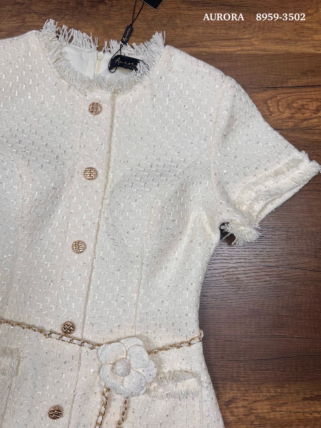 เดรสแฟชั่น เดรสเนื้อผ้าทวีตสุดหรู คือ..ยิ่งโดนแสงยิ่งสวยยิ่งหรู