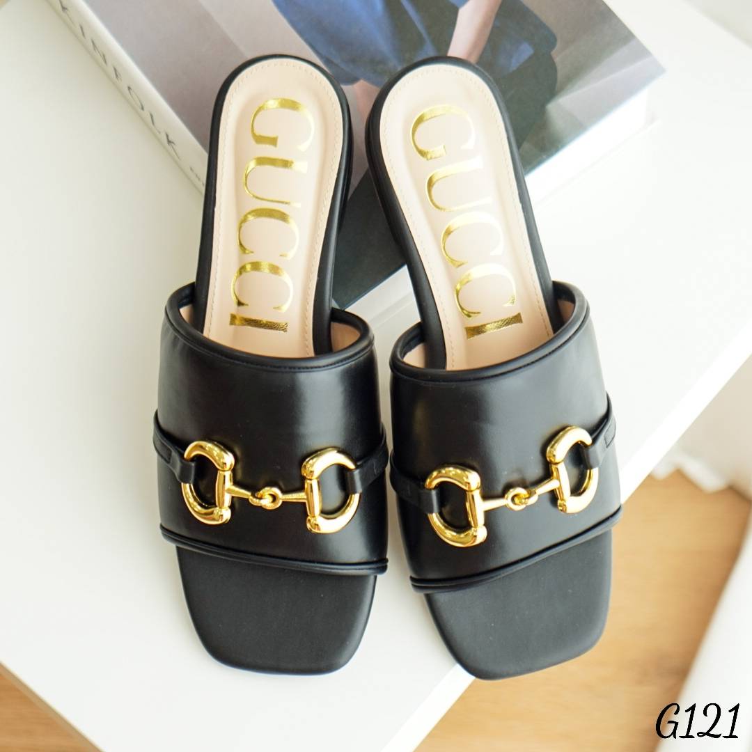 พร้อมส่ง รองเท้าแตะสวยมากกก ชนช้ อป มาใหม่ล่าสุด ทรงสวม อะไหล่สีทอง งานหนังpuแท้ นิ่ม มากกกกก ทรงสวย สาวหน้าเท้ากว้างใส่ได้ ส้นสูง1นิ้ว คือมัน ดีมาก ลงตัวสุด ใส่เดินสบายมากด้วยจ้า