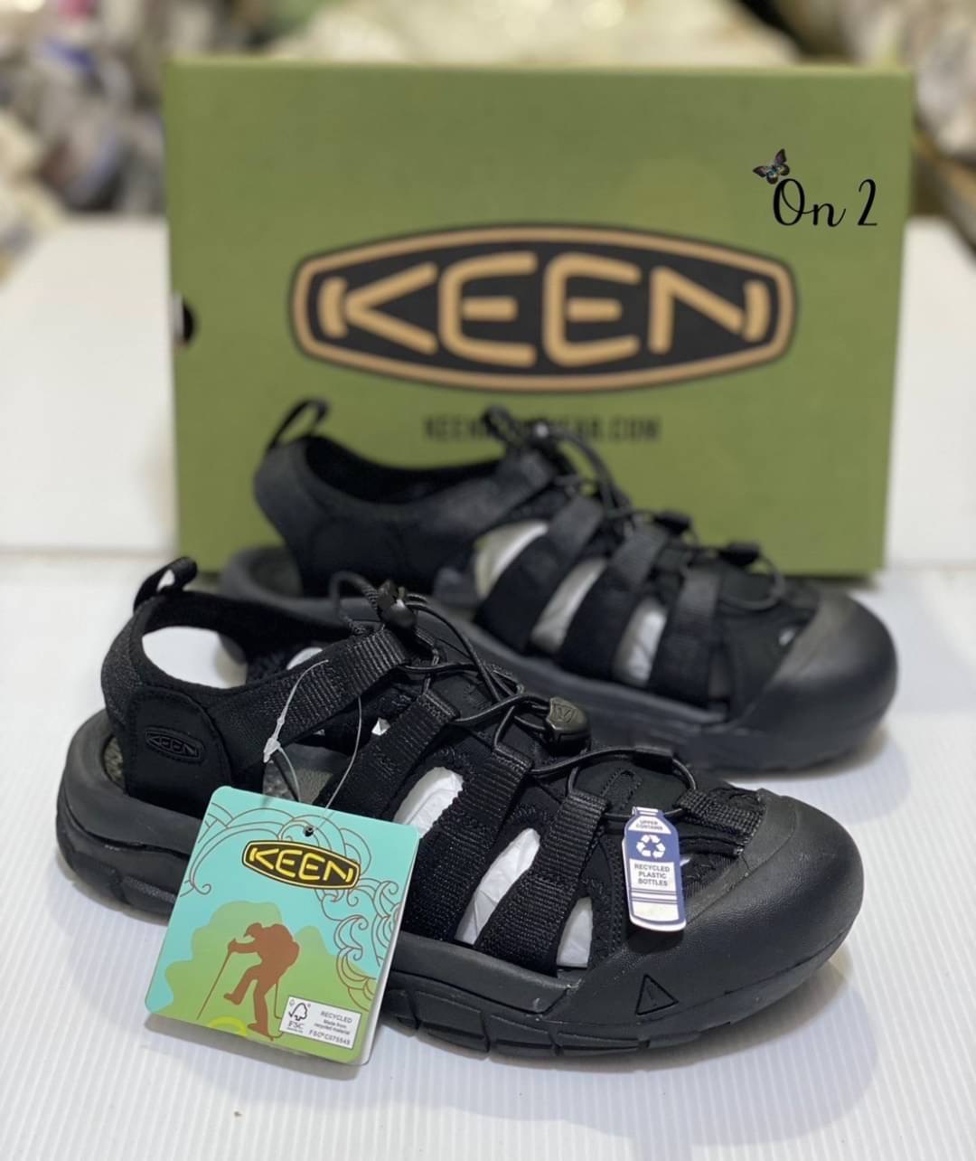 Keen shoes ของต้องมี รองเท้า KEEN NEWPORT RETRO ที่ฮิตมากก คู่ลุยต้องยกให้เค้าเลยค่ะ สายลุย สายเที่ยว บอกเลยว่าคู่นี้เอาอยู่ แต่งตัวง่าย ใช้งานได้ทุกโอกาสเลย งานใส่สลับแท้