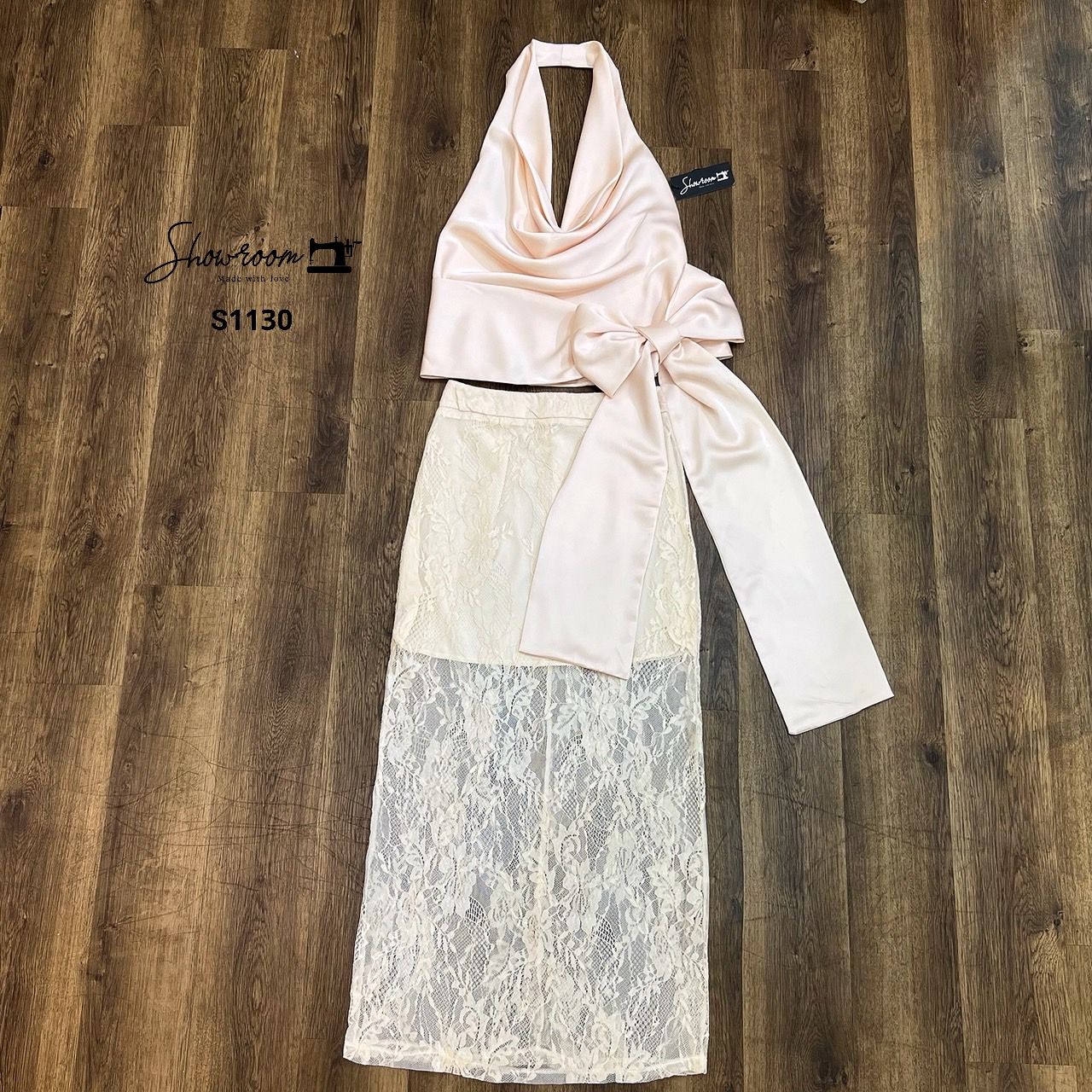 ชุดเซทแฟชั่น เซ็ตเสื้อคอถ่วงชายผูกเอว มาพร้อมกระโปรงลูกไม้ซีทรูทรงเข้ารูป