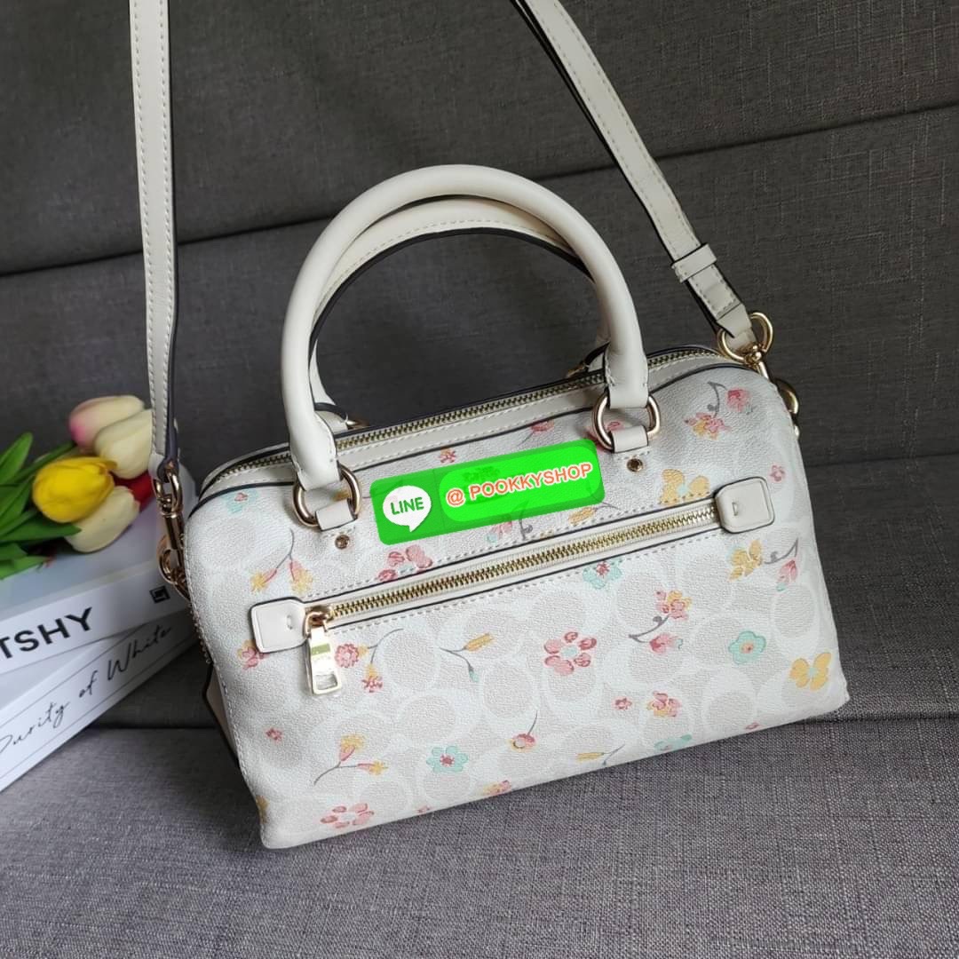 COACH ROWAN SATCHEL IN SIGNATURE CANVAS WITH MYSTICAL FLORAL PRINT (COACH C8615) กระเป๋าสะพายข้างทรงหมอนเป็นอีกรุ่นมาแรงสุดๆ ฮอตตลอด เป็นทรงที่ต้องมาติดตู้ โดดเด่นอย่างลงตัวกับรุ่นนี้ หมอน 10" รุ่นมีช่องซิปด้านหน้า สามารถแยกเก็บของสำคัญๆได้อย่างเป็นส