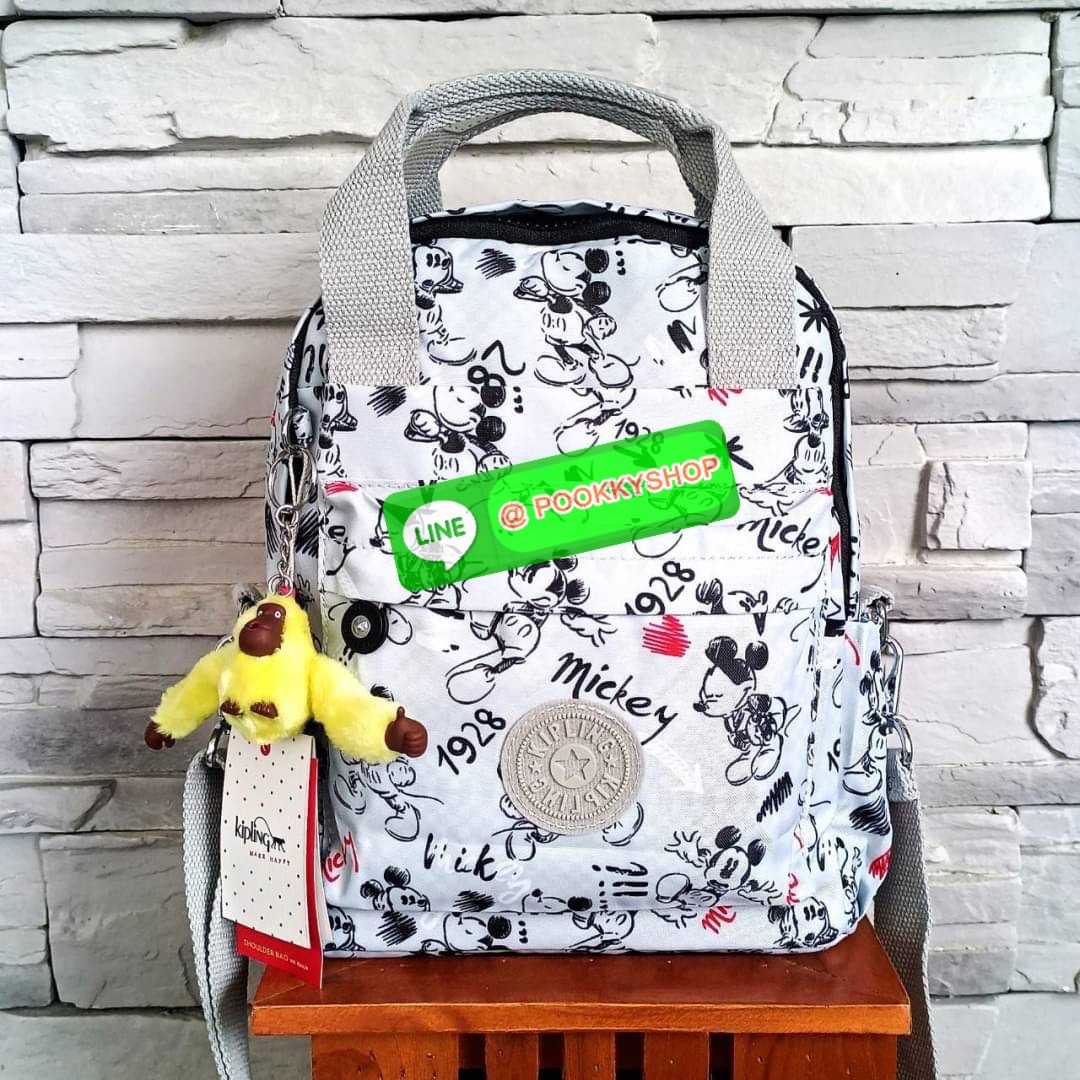 KIPLING 3 WAYS MINI BACKPACK ซับในลายตาราง กระเป๋าสะพาย 3 Ways รุ่นใหม่ วัสดุ Nylon & Polyester 100% หูหิ้วหนังปั๊มชื่อแบรนด์ สายสะพายยาวเลื่อนปรับได้ free size และ สามารถถอดได้ สามารถถือหรือสะพายได้ จะสะพายไหล่ สะพายเฉียง Crossbody หรือจะคล้องสายเป็นเป้ส