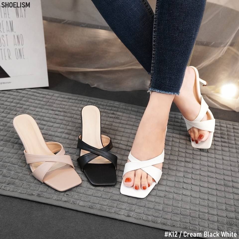 ดีไซน์ใหม่ที่ห้ามพลาด รองเท้าส้นสูง งานเนี๊ยบ น้ำหนักเบา ใส่เดินสบาย จะใส่ออกงานหรือเที่ยวคาเฟ่ก็ละมุน มีให้เลือก 3 สี พร้อมส่งเลยจ้า