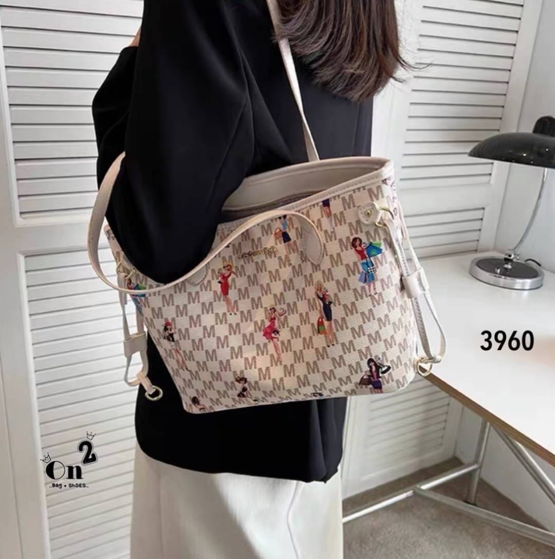 NEW-IN 🤎 Tote bag ทรงนี้จุได้เยอะมากๆค่า ใส่ I Pedได้นะคะ มาใหม่ ลายนี้หรู ดูแพงค่ะ แนะนำสุดๆค้า จุได้เยอะ