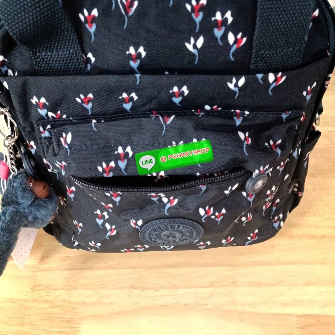 KIPLING 3 WAYS MINI BACKPACK ซับในลายตาราง กระเป๋าสะพาย 3 Ways รุ่นใหม่ วัสดุ Nylon & Polyester 100% หูหิ้วหนังปั๊มชื่อแบรนด์ สายสะพายยาวเลื่อนปรับได้ free size และ สามารถถอดได้ สามารถถือหรือสะพายได้ จะสะพายไหล่ สะพายเฉียง Crossbody หรือจะคล้องสายเป็นเป้ส