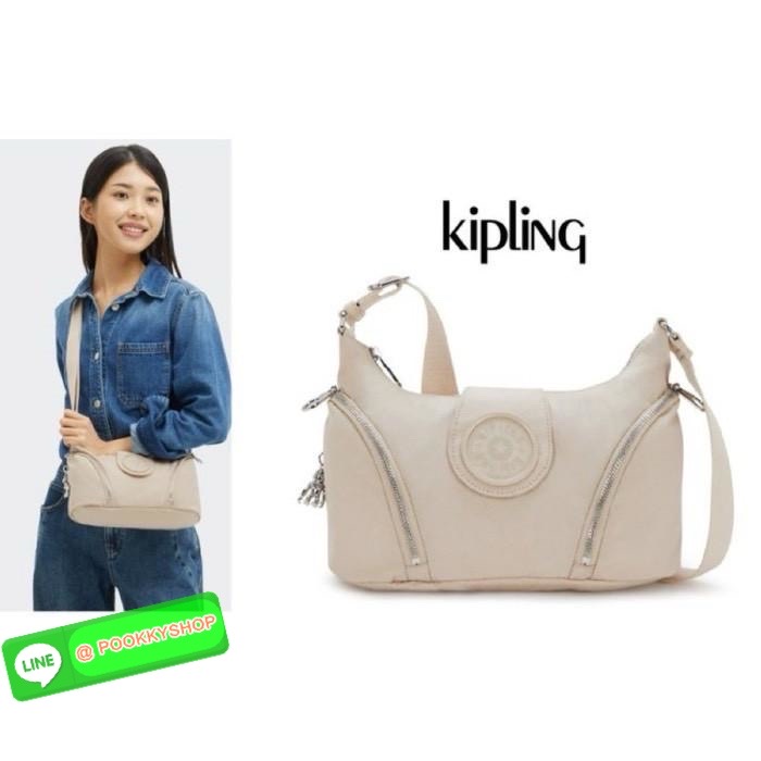 Kipling Syro Shoulder bag กระเป๋าในสไตล์มินิมอล แต่สามารถใส่สิ่งของได้ครบครัน มีทั้งช่องซิปภายในและนอก น้ำหนักเบา มีสายสะพายครอสบอดี้ได้