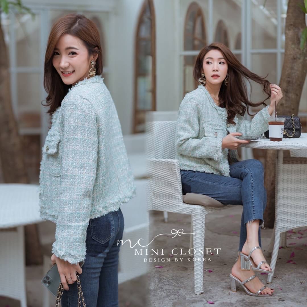 ดูดี สไตล์เกาหลีสุด ห้ามพลาดเลยนะคะ น่ารักมาก สตรีทได้ คุณนายด้วย เสื้อคลุมผ้าทวีตผ้าดีงานตัดเย็บเริ่ด ดีไซน์กระเป๋าซ้ายขวา ซับในทั้งตัว กระดุมทอง #ต้องมีค่ะ