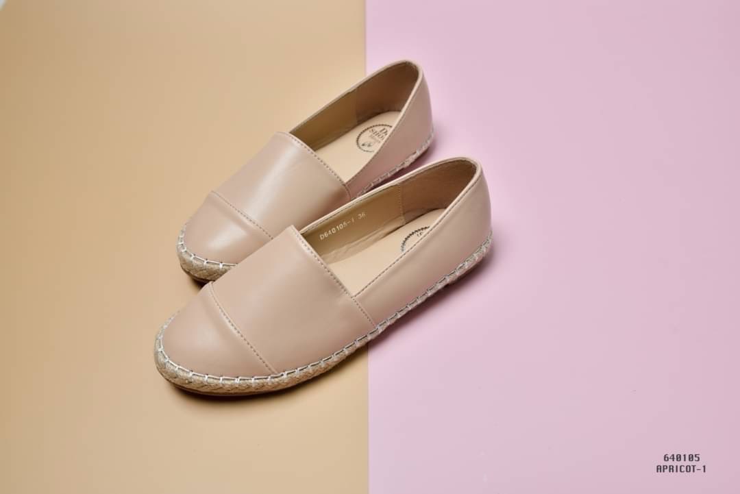 สินค้าขายดี พร้อมส่ง รองเท้า slip on งานขายดีมาแล้วจ้า ขายดีตลอดกาล จะใส่เดินทาง หรือไปเที่ยวก็ได้ค่ะ งานสวย แม่ค้าคอนเฟริม ห้ามพลาดเลยจ้าตัวนี้แนะนำ อย่าช้ารีบเลย