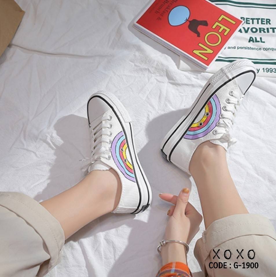 สินค้าพร้อมส่ง Little Pony ผ้าใบ งานน่ารัก สาวก Little Pony ไม่ควรพลาด งานขายดี สวมใส่สบาย กว้าง ไม่บีบหน้าเท้า ส้นเสมอ มีรูร้อยเชือดด้านบน ปรับกว้างกระชับได้ แมทส์ชุดง่าย ใส่แล้วน่ารักเลย เก๋ เก๋ วัสดุเป็นผ้าแคนวาส เป็นสกีนเนื้อลึก ทำความสะอาด ซักได้ปกติ