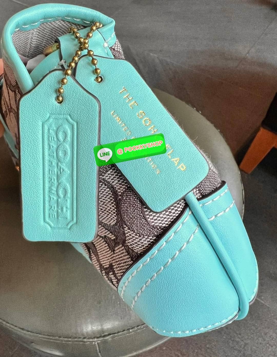 🌟NEW ARRIVAL! วินเทจสุดๆ ใช้กี่ครั้งก็ไม่เบื่อ สวยมากๆค่ะ COACH THE SOHO FLAP LIMITED RE-EDITION!! 💌พร้อมส่ง มาค่าห้ามพลาดคลาสสิค แมทได้กับทุกชุด! 📌รุ่นนี้ต้องมีป้ายแบรนด์Limitedห้อยมาด้วยนะคะ วัสดุJacquard +หนังแท้สวยงาม เปิด-ปิดก