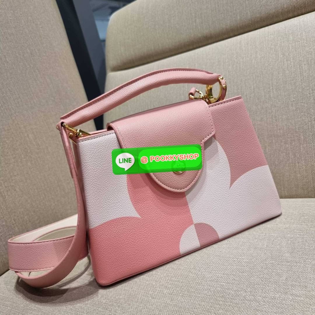 NEW IN!! LV capucines top handle วีไอพีพรีเมี่ยมกิ๊ฟจากเคาน์เตอร์ ที่สุดของความสวยในราคาเบาๆ กระเป๋าถือสุดหรู ดีไซน์ทรงคลาสสิค พร้อมลวดลายหรูหรา มาพร้อมหูจับในตัว ด้วยรูปทรงวินเทจและวัสดุหนังลูกวัว สัมผัสดี ขับผิว ทำให้ไอเท็มนี้สะกดทุกสายตาจริงๆ และยังมีล