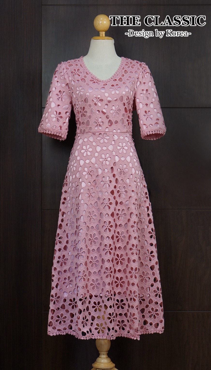 เดรสแฟชั่น เดรสลูกไม้ยาวใช้ผ้าลูกขึ้นลายดอกไม้ เนื้อแน่นอย่างดีมีน้ำหนัก