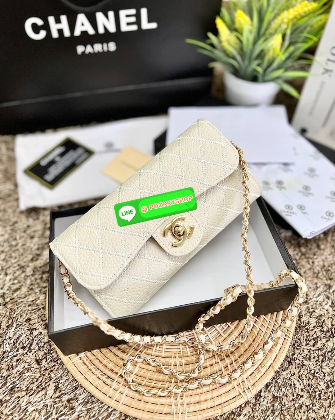 New in! สวยกริปมากๆค่ะ สาวๆที่มีบัตรเยอะๆหรือชอบพกเงินสดเยอะๆ แนะนำรุ่นนี้เลยค่ะ ไม่ผิดหวังแน่นอน CHANEL CHAIN WALLET//CLUTCH BAG ((vip gift ตปท)) พร้อมส่ง บอกเลยน้องสวย ไร้ที่ติเลยค่า! กับกระเป๋าสะพายแบบครอสบอดี้ร์หรือถือแบบคลัทเป็นกระเป๋าเงินเก๋ๆได้เลยค