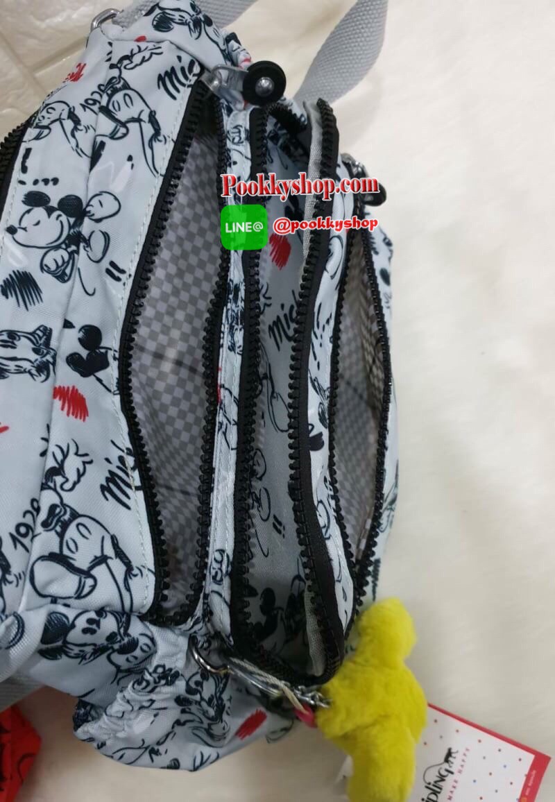 พร้อมส่ง KIPLING CROSSBODY BAG กระเป๋าสะพายพิมพ์ลายมิกกี้สีสันสดใส จุดเด่นมีช่องซิปหลายช่อง จุของได้เยอะและเป็นสัดส่วน มาพร้อมกับสายสะพายที่สามารถปรับระดับได้ จะสะพายข้างหรือสะพายแบบเฉียงก็ดูดีนะคะ รุ่นนี้ขอแนะนำเลยค่าาา