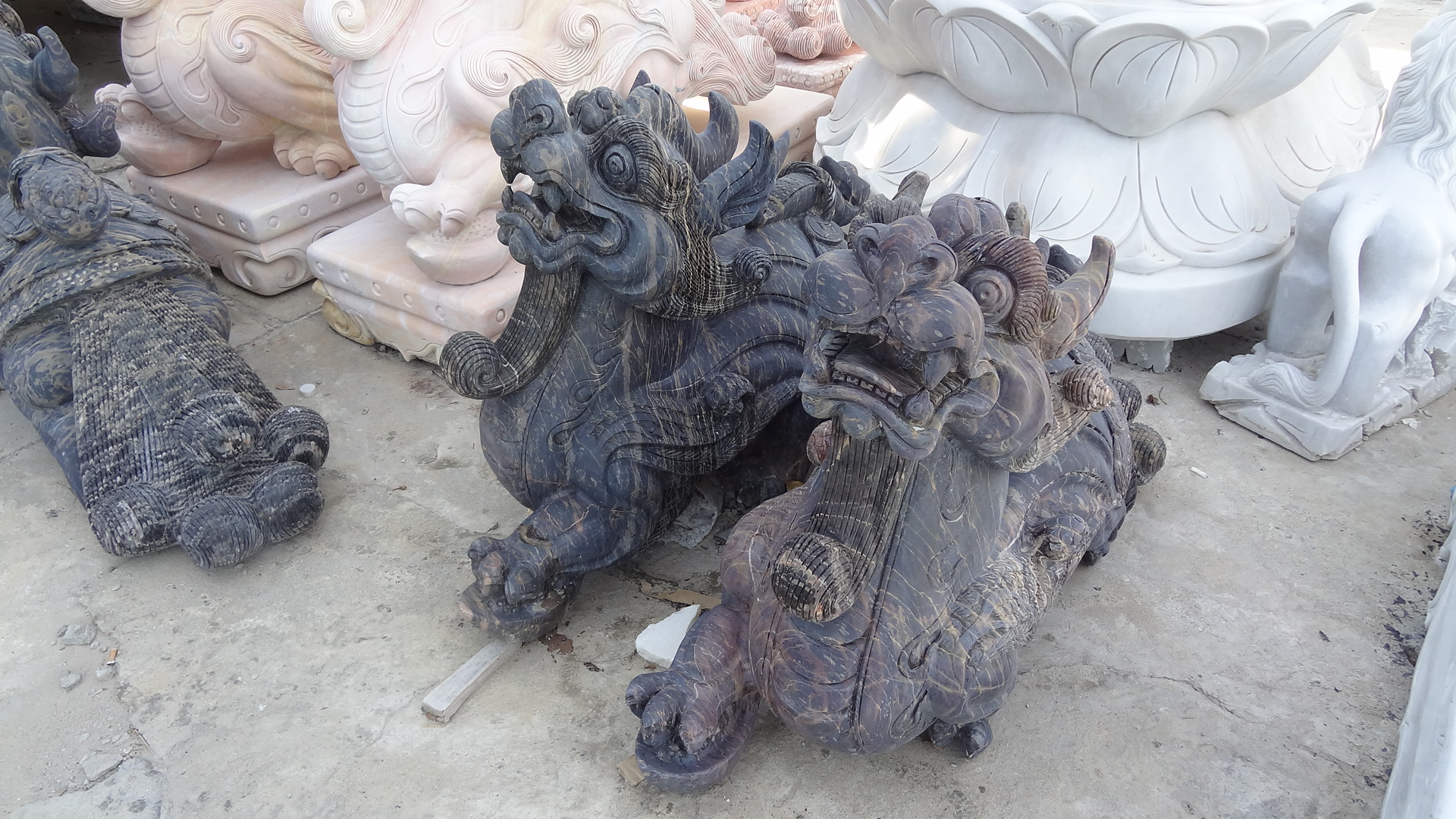 ปี่เซี๊ยะหินอ่อนแกะสลัก ยาว85เซนติเมตร สีดำ