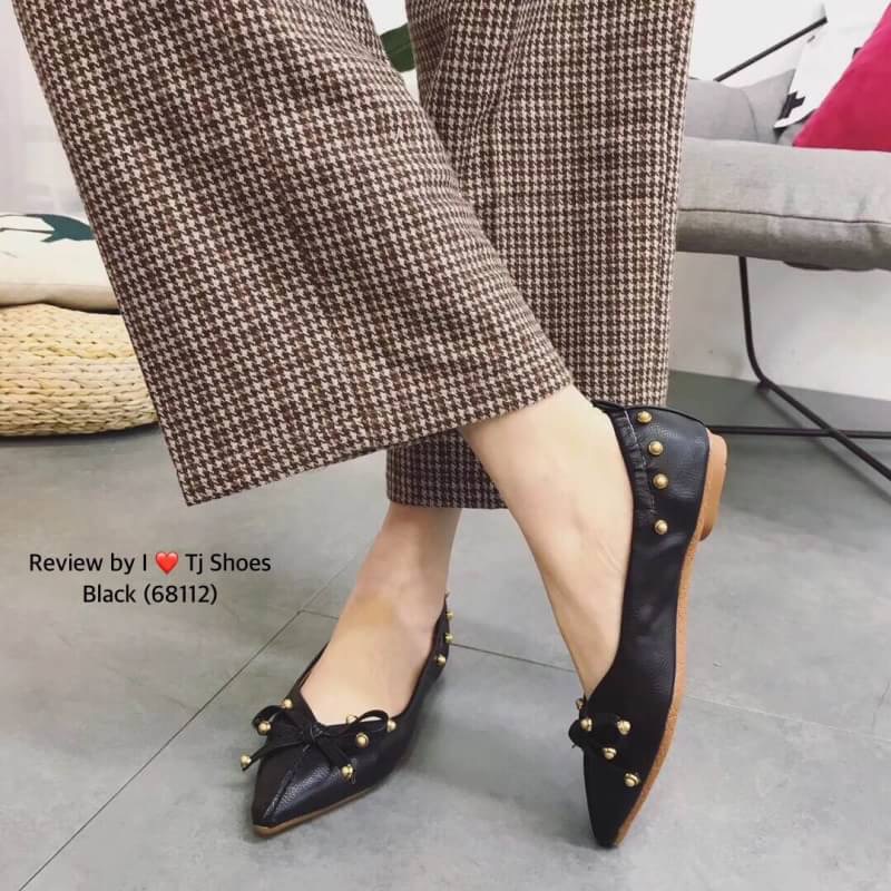 พร้อมส่ง สวยเกร๋มากอะเธ๊อออ !!! รองเท้าคัชชูนำเข้า รุ่นนี้หนังนิ่มมาก พื้นยางอย่างดี จับแมทกับชุดอะไรก็น่ารัก แถมพื้นบุนวมนิ่มใส่เบาเดินสบายไปอีก ใส่ได้ตลอด ของจริงงานดีสวยคุ้มเกินราคา ดีงามฝุดๆ ขนาดนรี้แนะนำเลยคร๊ะซิสส สั่งด่วนนนนเลยจร๊ะ