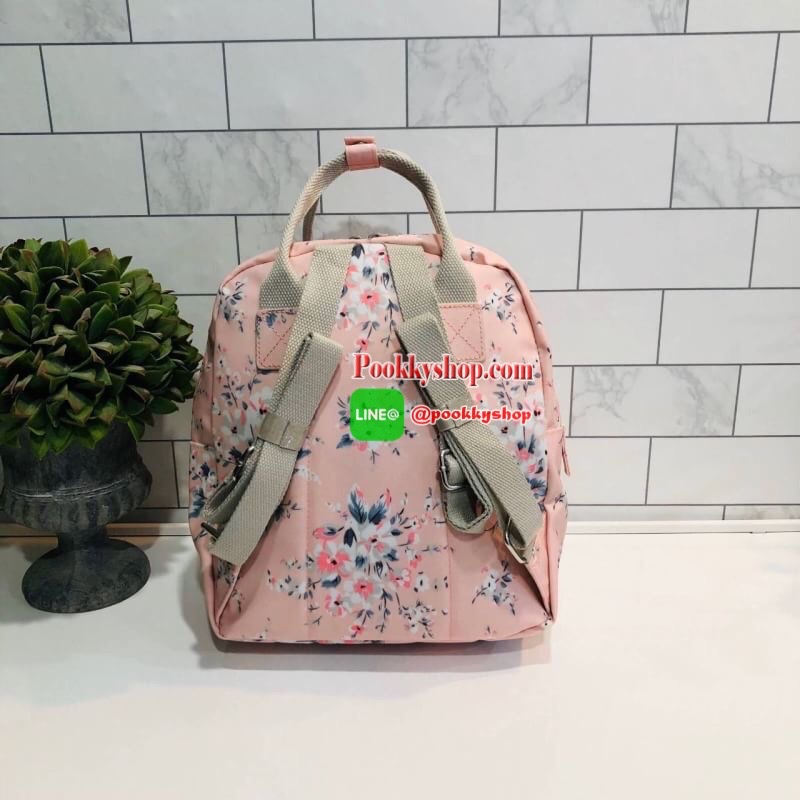 พร้อมส่งความน่ารัก! Cath Kidston Mini Backpack Bag กระเป๋าสะพายเป้รุ่นมินิ แบรนด์ดังจากอังกฤษสไตล์วินเทจสุดฮิต วัสดุ Canvas เคลือบ สามารถเช็ดทำความสะอาดได้ เปิดปิดด้วยซิปสะดวกใช้ ด้านหน้าประดับโลโก้ Cath Kidston พร้อมช่องซิปด้านนอก ใส่กระเป๋าสตางค์ มือถือ