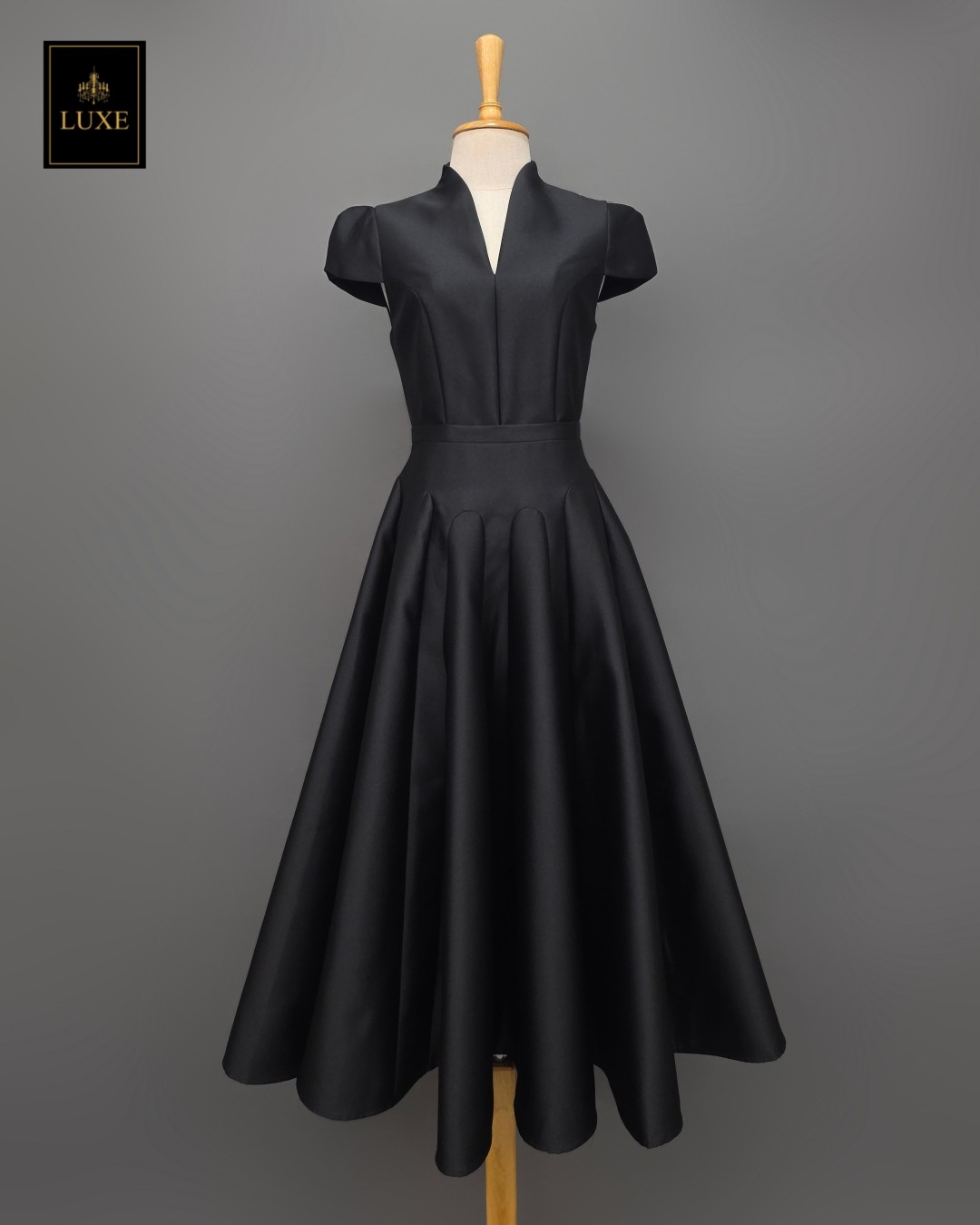 เดรสแฟชั่น เดรสเสื้อคอตั้ง แขนสั้น กระโปรงบาน