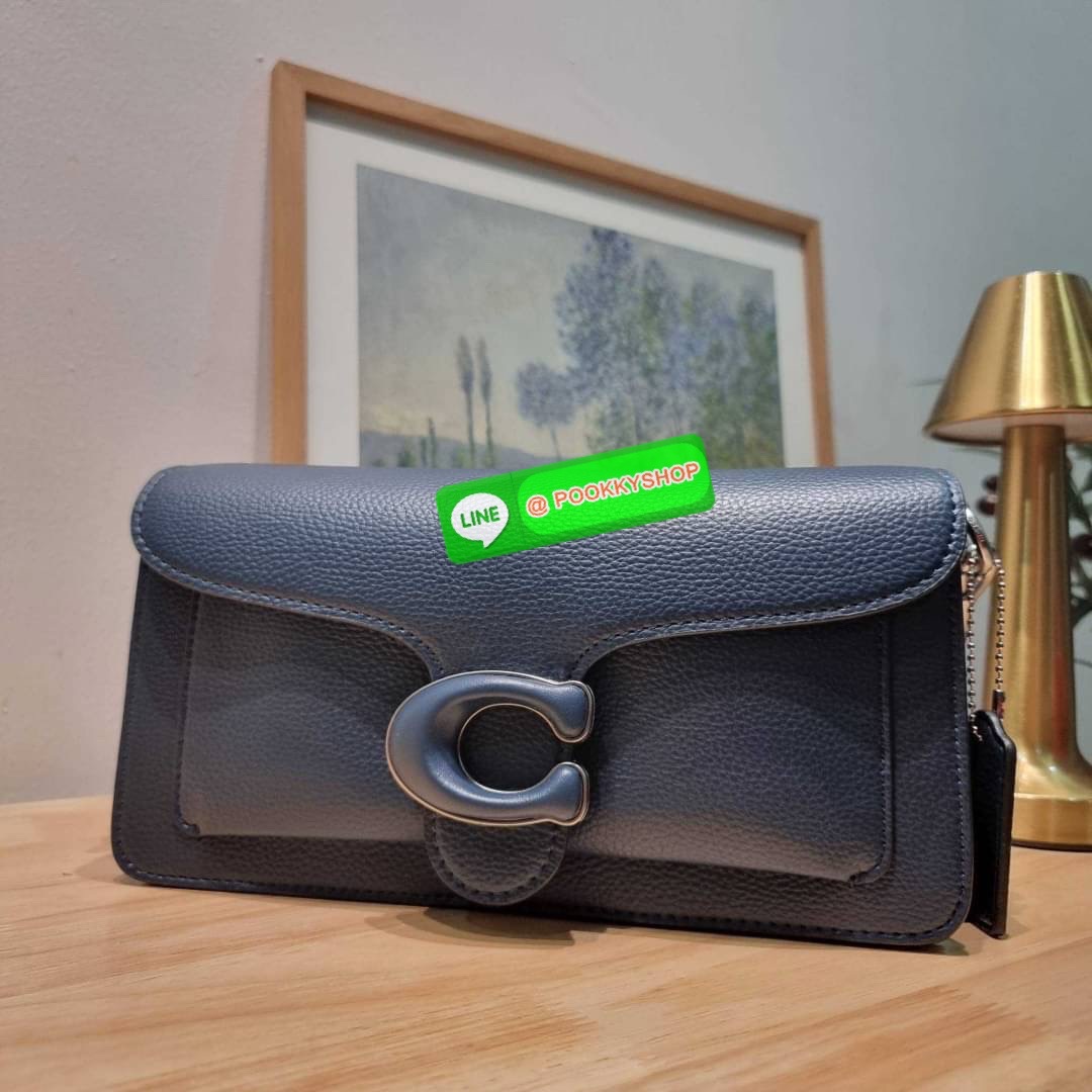 COACH CH735 TABBY SHOULDER BAG 26 🔆 Details ดีไซน์ใหม่ปี 2023 กับกระเป๋าสะพายไหล่สุดฮอต วินเทจย้อนยุค สวยคมชัด คลาสสิคใช้ได้ทุกลุค เปิด-ปิดด้วยแม่เหล็กในตัว รับรองแน่นหนา ด้านหลังมีช่องแยก ภายในเป็นช่องโล่ง ขนาดกำลังสวย มีสายสะพายมาให้ถึง 2 แบบ สา