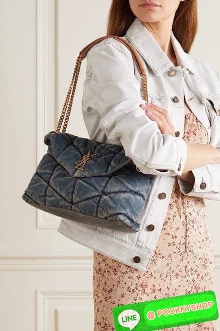 YSL Puffer denim shoulder bag กระเป๋าสะพายเดนิมฟอก สวยเท่ห์คลาสสิกลายเชฟล่อนเป็นเอกลักษณ์ รุ่นเดนิมยอดนิยม ทรงสวย ใช้ได้บ่อยไม่มีเบื่อ ดีไซน์เรียบหรู ออกแบบมาให้ใช้งานได้สะดวกด้วยกระดุมแม่เหล็ก พับทรงเข้ารูป ภายในโล่งกว้าง มีช่องซิป สามารถจุของสำคัญได้อย่