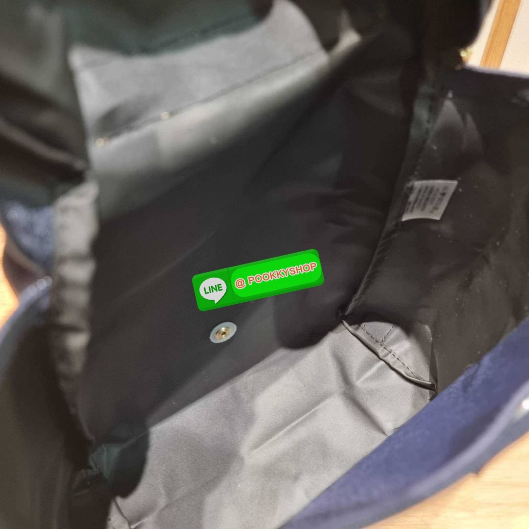 Longchamp le pliage original backpack 🔆 Details สวยคลาสสิคต้องไม่พลาด กับกระเป๋าสะพายทรงเป้ ขนาดกำลังดี น้ำหนักเบา ดีไซน์เรียบง่าย แต่ดูแพง ปากกระเป๋าออกแบบให้มีฝาปิดและซิปแน่นหนา สายสะพายสามารถปรับใช้ตามชอบ ภายในโล่งกว้าง จุของได้สบายๆ พกพาไปไหนก