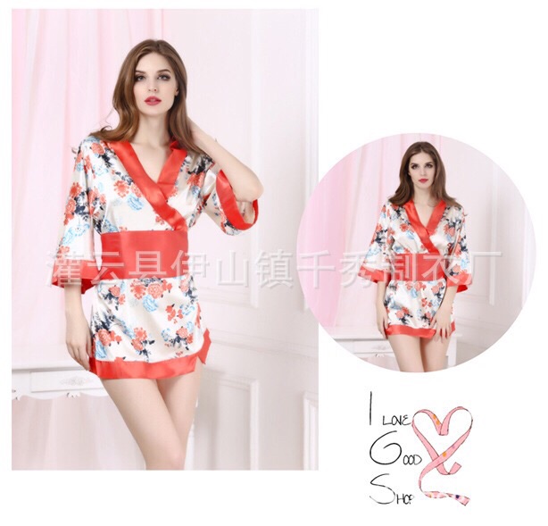 ชุดกิโมโน ยูกาตะ พื้นขาวแต่งลายดอกสีแดง พร้อมสายคาดและโบว์ในตัว+G-string เข้าชุด