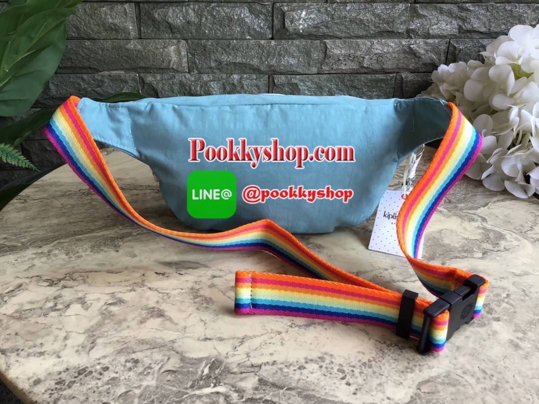 กระเป๋าคาดอกหรือคาดเอว KIPLING YASEMINA Fanny Pack วัสดุด้านนอก Nylon +polyester วัสดุกันน้ำ ด้านหน้ามี 2 ช่องใช้งาน แยกเป็นสัดส่วน ใส่มือถือได้ กระเป๋าเงินใบยาว พร้อมสายคล้องพวงกุญแจ และ พวงกุญแจลิงสัญลักษณ์แบรนด์ สายสะพายเลื่อนปรับความยาวได้ สีสันสดใส น