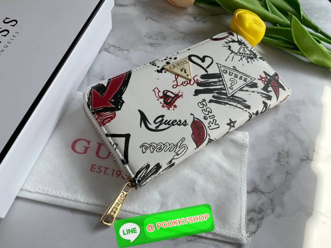 GUESS ABREE PRINTED ZIP-AROUND WALLET กระเป๋าสตางค์ใบยาวหนังซาเฟียโน่พิมพ์ลายดอกสวยหรู ด้านหน้าประดับโลโก้แบรนด์ เปิดปิดด้วยซิป ภายในแบ่งเป็น 3 ช่องหลักใส่ธนบัตรได้ มีช่องซิป 1 ช่อง ช่องใส่บัตร 8 ช่อง และมีช่องด้านหลังใส่บัตรสามารถใสธนบัตรได้อีกด้วย สามาร