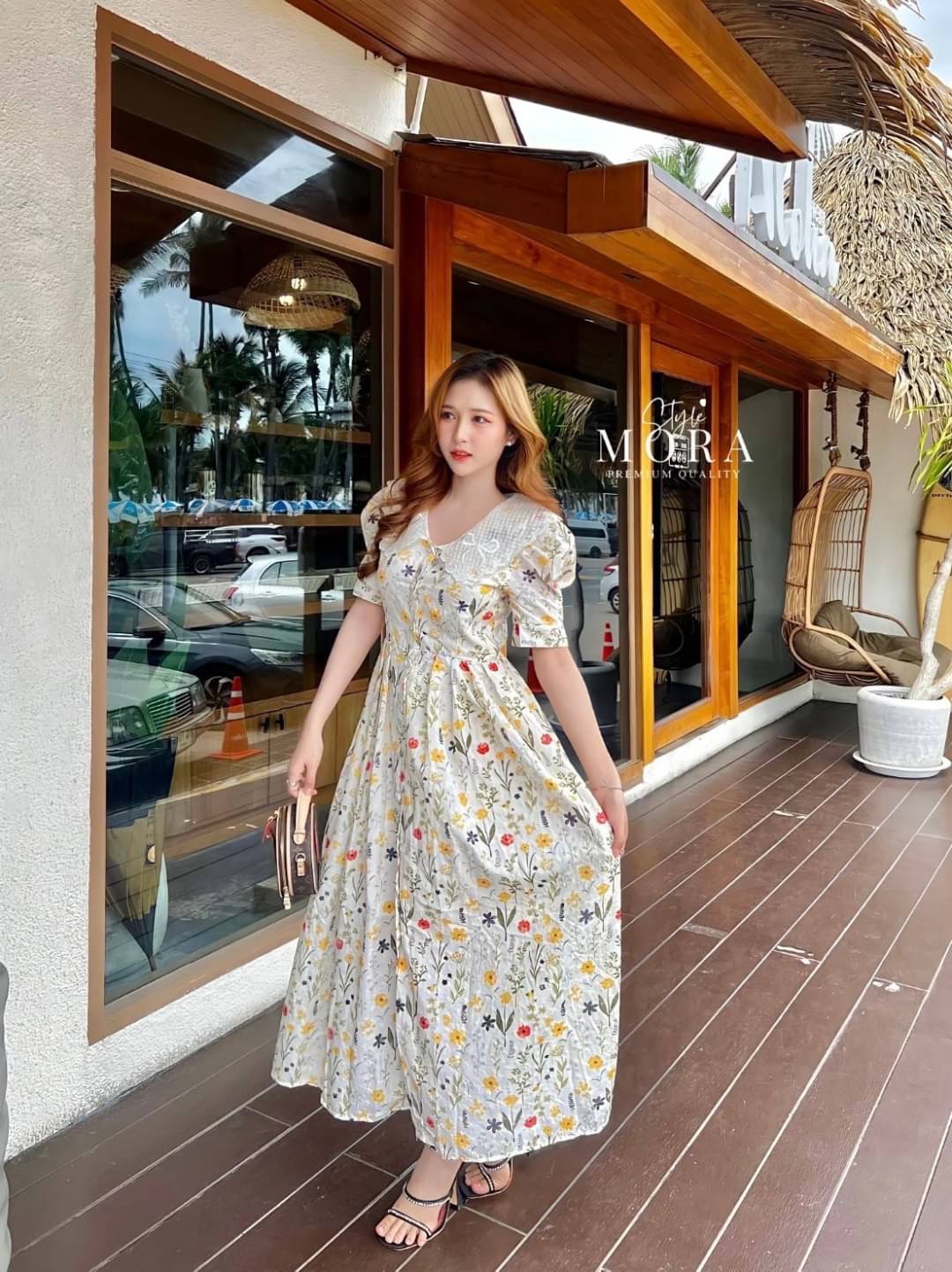 เดรสฉลุยาว คอแต่งลูกไม้ ตัวชุดพิมพ์ลาย ทรงกระดุมผ่าหน้ายาว น่ารักเกินปุยมุ้ยย ของมันต้องมีจริงๆเลยค่าาารุ่นนี้