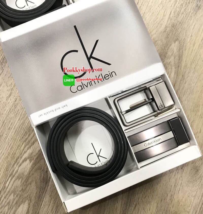 ห้ามพลาด! Best Gift Ideas For Men สุดคุ้ม!ซื้อ1ได้ถึง2! CALVIN KLEIN REAL LEATHER BELT VALUE PACK Limited Edition เซทเข็มขัดหนังวัวแท้ในชุด Gift Box มีหัวเข็มขัดให้เลือกใช้2แบบคุณภาพดี สายเข็มขัดสามารถใช้ได้ทั้งสีดำและสีน้ำตาลเหมือนมี2เส้น2หัวสลับใช้ได้ไม