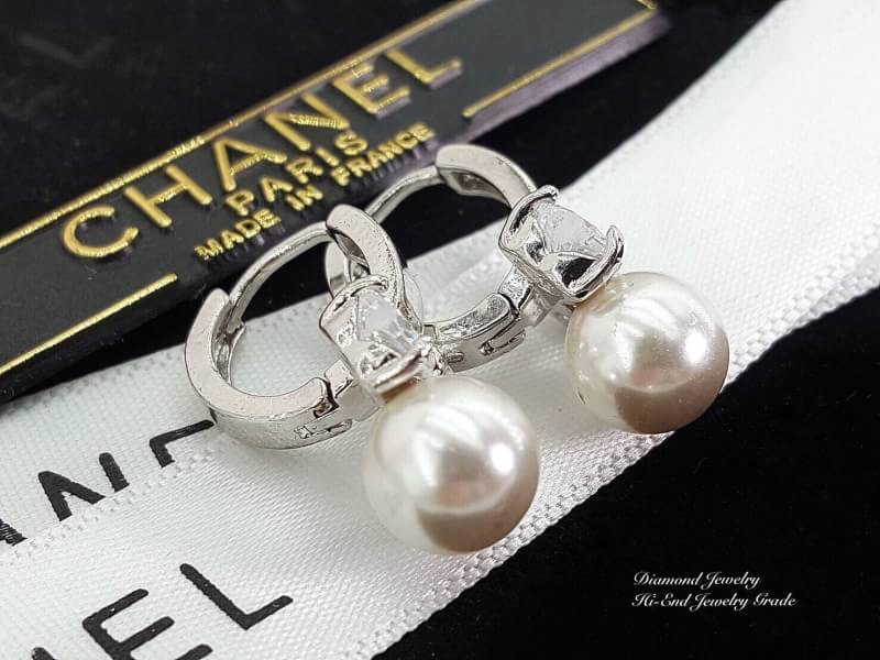 New Arrival !!!!!!!! ต่างหูห่วงเพชร CZ แท้ สวยเริ่ดดมว้ากกกค่ะ ดีไซน์โบว์ประดับมุก รุ่นนี้ใส่แล้วเกิด ดีไซส์สวยฝุด เพชรวิ้งที่สุดในสามโลกคะ เพชรเด้งไฟมากๆ ใส่เป็น everyday look ได้เลยจ้า