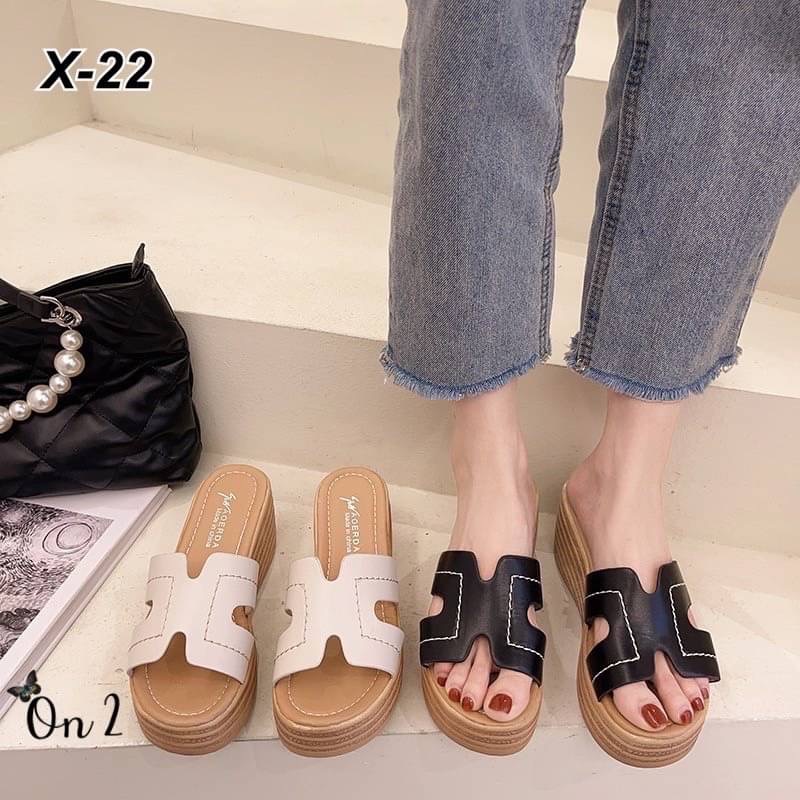 New in รองเท้าส้นตึกหน้าตัวH ทรงน่ารัก งานจริงใส่สวยมากค่ะพื้นนิ่ม มีกันลื่น น้ำหนักเบานิ่มใส่สบาย ทรงนี้งานมีหลายเกรด ของเราวัสดุที่ใช้เป็นวัสดุเกรดคุณภาพทั้งหมด ของมาน้อยรีบจองด่วนๆค่ะ