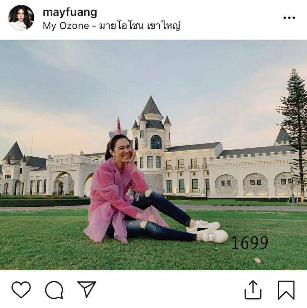 พร้อมส่ง รองเท้าผ้าใบ roger ที่ขายดีมากที่สุด รุ่นนี้ดาราใส่เยอะมาก มีกันเกือบทุกคน งานรองเท้าผ้าใบทรงสวม หนังนิ่ม ตกแต่งดีไซน์หน้าเพชรสุดหรูตามสไตล์ ทรงสวยเว่อร์ บอกเลยว่า เป็นรองเท้าที่ต้องมีมากๆ