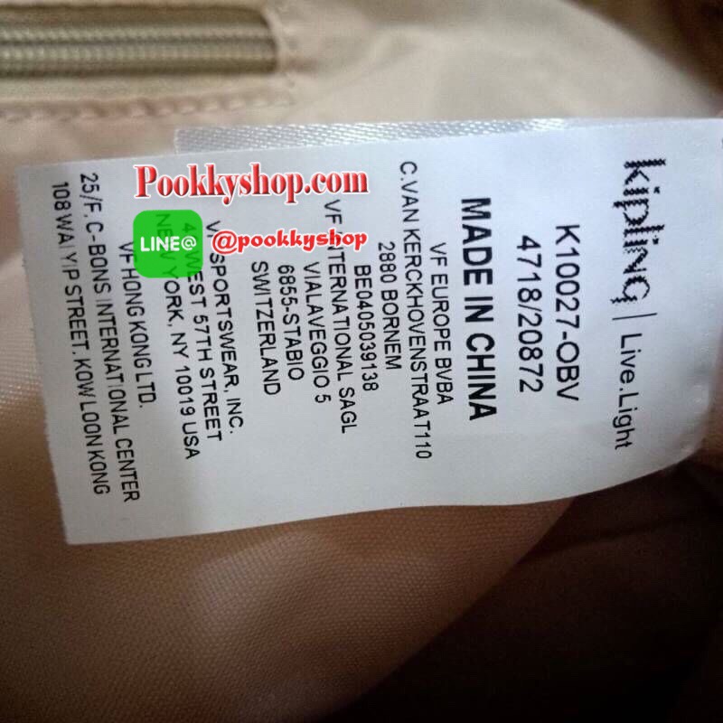 Disney's® 90 Years of Mickey Mouse Handbag 👍 รุ่น ART size M 👍กระเป๋าผ้าคิปลิงสะพายไหล่ได้ ครอสบอดี้ได้ มีสายยาวให้ 👍สามารถปรับสไตล์กระเป๋าได้2รูปแบบ เป็นtote หรือเก็บหูกระเป๋าก็ได้ 👍ช่องใหญ่ใส่ของได้จุ เปิดปิดด้วยซิป