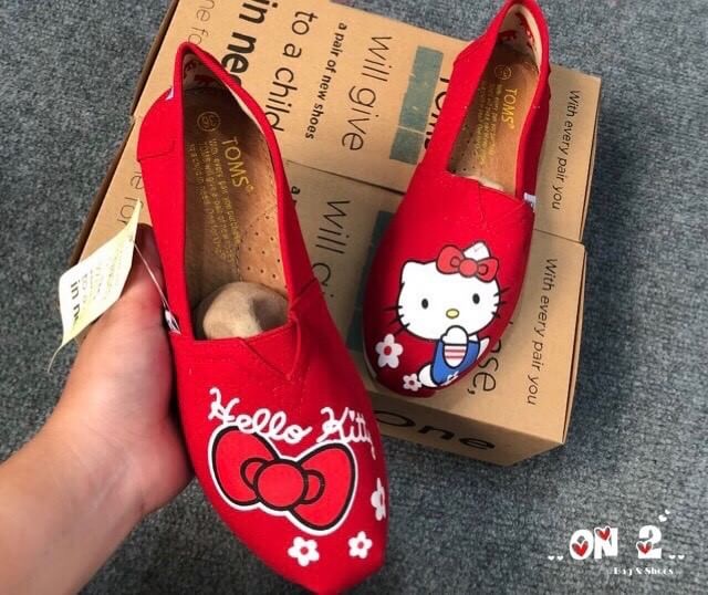 Toms Shoes พร้อมส่งค่ะส่งสุดฮิตรองเท้าสุดป๊อบมาทั้งลายNormal และลาย limited edition ใครรอรุ่นนี้อยู่ห้ามพลาดนะคะ