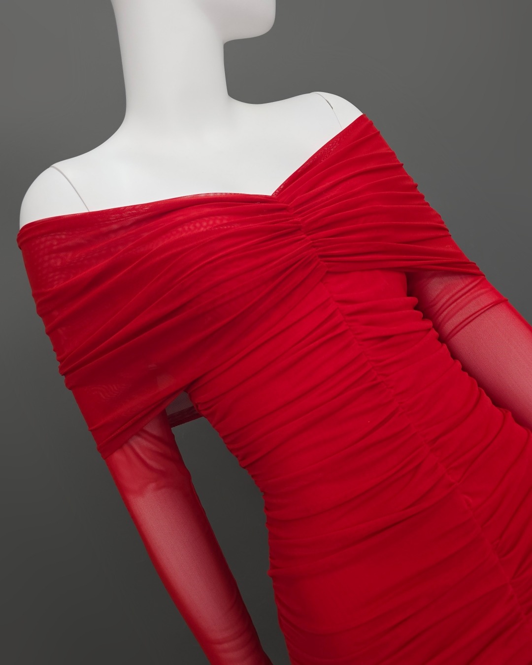 เดรสแฟชั่น แม็กซี่เดรส เสื้อแขนยาวเปิดไหล่ ดีเทลจับเดรป