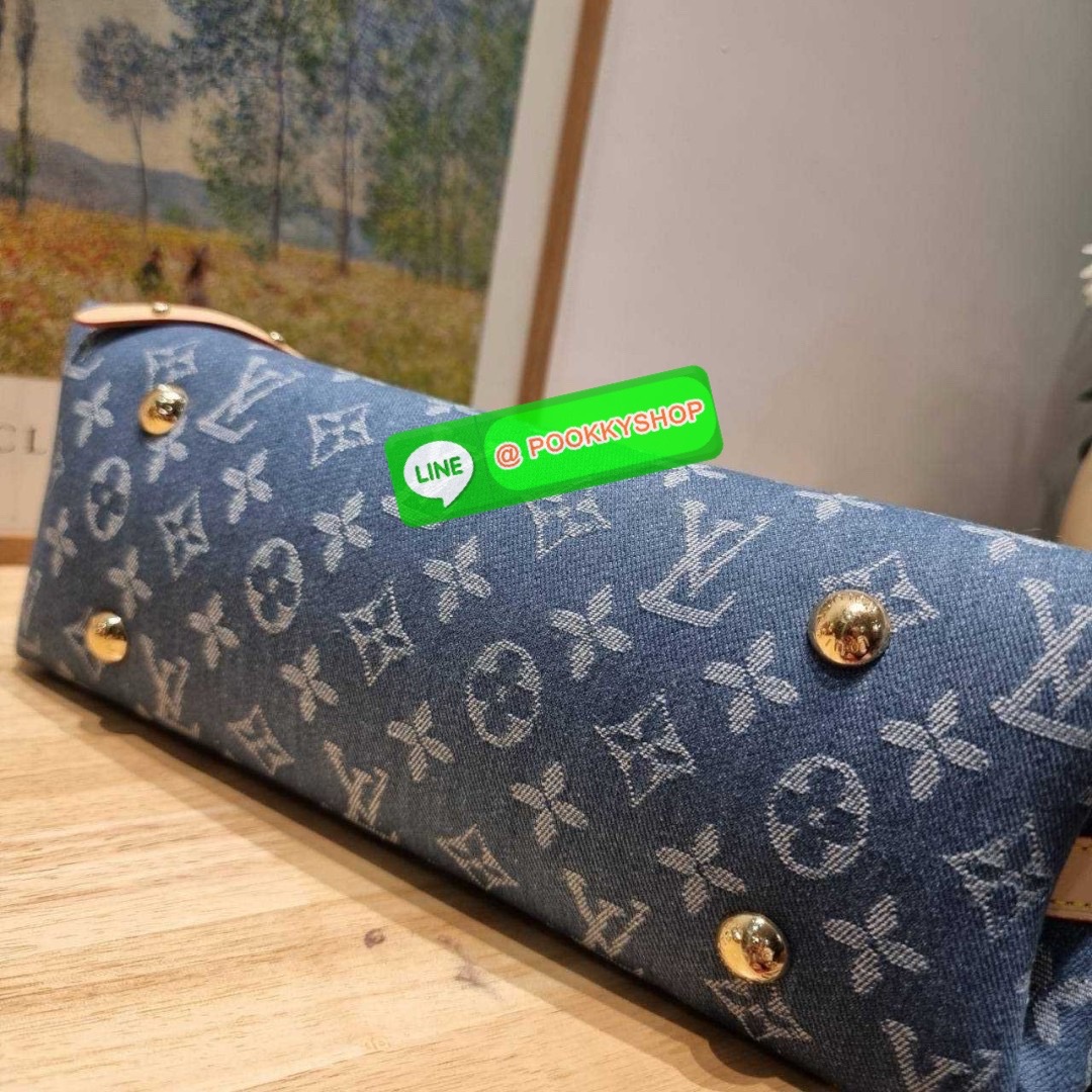 LV CARRYALL DENIM BAG 🔆 Details ใหม่ล่าสุด สไตล์เดนิมสุดชิค รุ่นลิมิเต็ดที่สาวๆตามหา จากเคาน์เตอร์ dutyfree กระเป๋าสะพายไหล่ทรงสวย ดีไซน์เรียบง่ายคลาสสิค หรู ดูผู้ดี รูปทรงใช้งานง่าย มาพร้อมใบลูก ไว้เก็บของจุกจิก ปากกระเป๋ามีสายหนังผูกกันของหล่นได