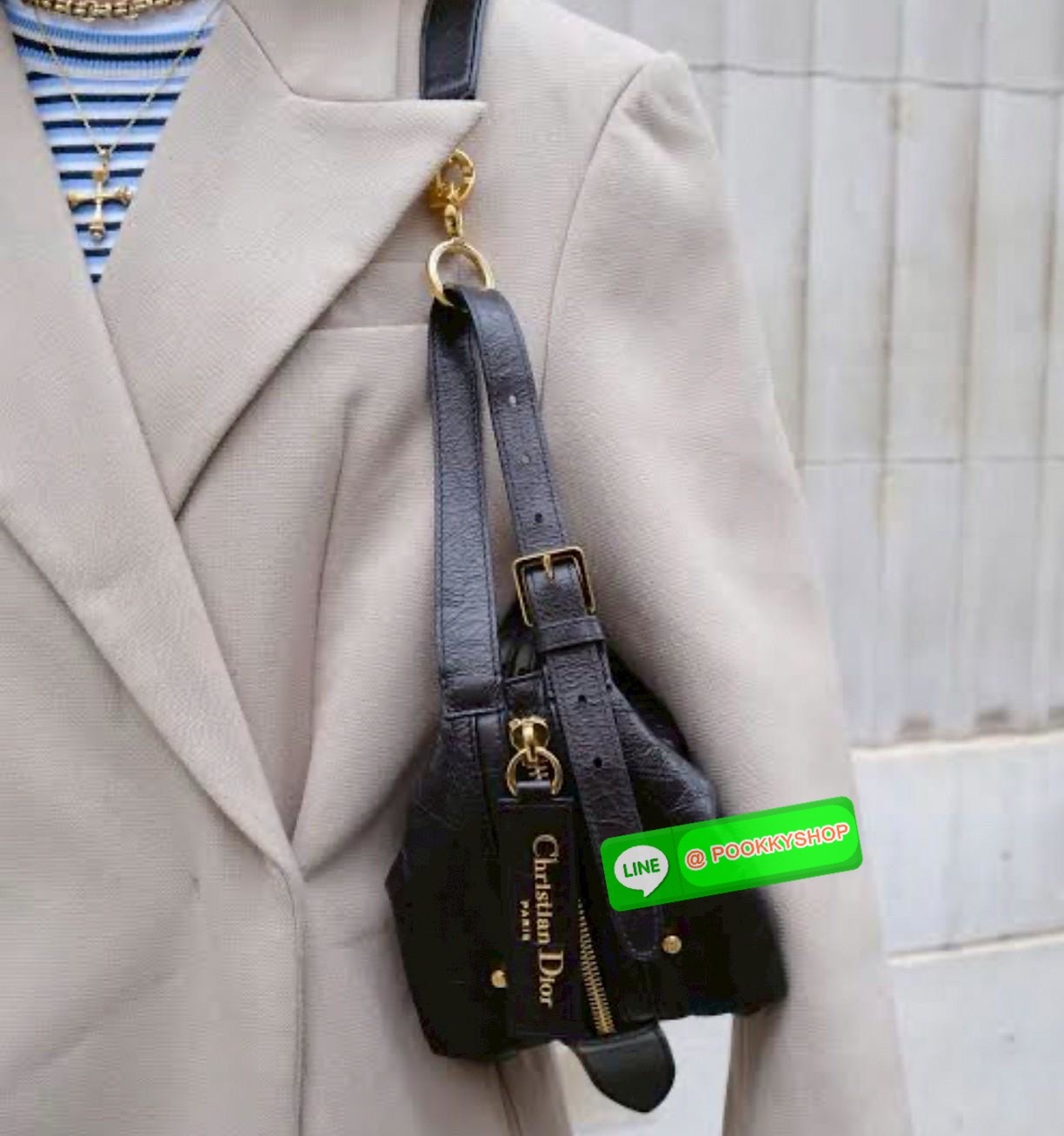 📸New Arrival!🎉 ล่าสุดรุ่นเดียวกับที่Jisoo ใช้เลยค่าา👏 Christian Dior D-journey bag #สวยจริงไม่จกตาค่า‼️ 📌มาพร้อมน้อง My melody แท้ราคา 490฿Free! 📣พร้อมส่ง! จำนวนจำกัด ผลิตออกมาน้อยมากๆเลยค่ะ! พร้อมสวยไปกับกระเป๋าดีไ