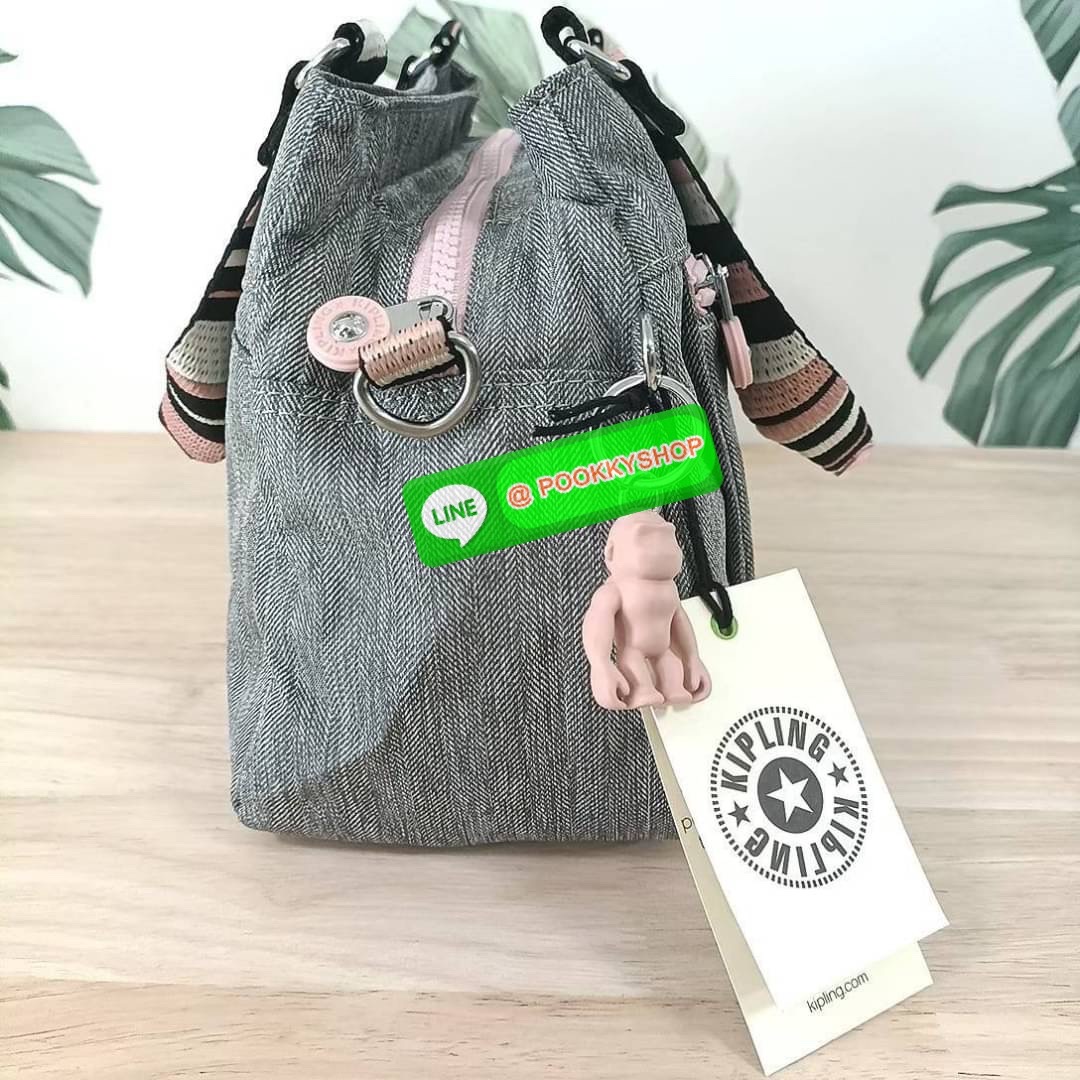 Kipling Damen Orelie Henkeltasche handbag กระเป๋าถือหรือสะพาย ขนาดกลาง วัสดุ Nylon 100% หูถือสูง 7 นิ้ว สายสะพายยาว สายสะพายยาว 126ซม. มีช่องแยกใช้งานหลายช่อง ประกอบด้วย -ด้านหน้า ช่องซิปลึกถึงฐานกระเป๋า -ด้านหลัง ช่องซิปลึกถึงฐานกระเป๋า -ช่องใช้งานหลักด้
