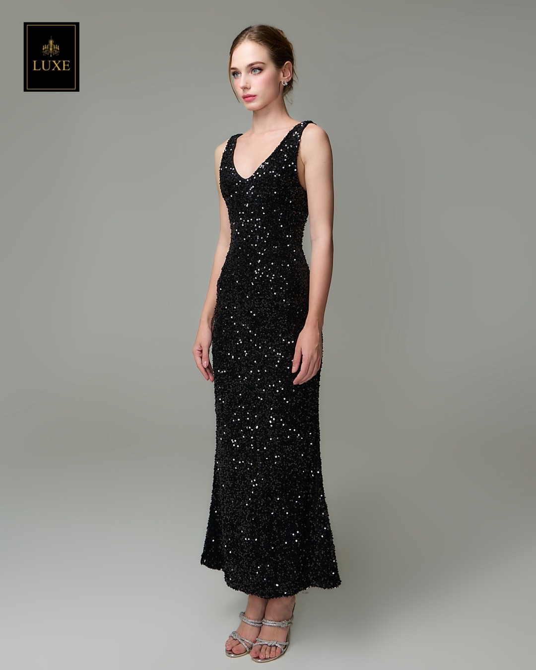 เดรสแฟชั่น เดรสเสื้อคอวีแขนกุด ทรงเข้ารูป