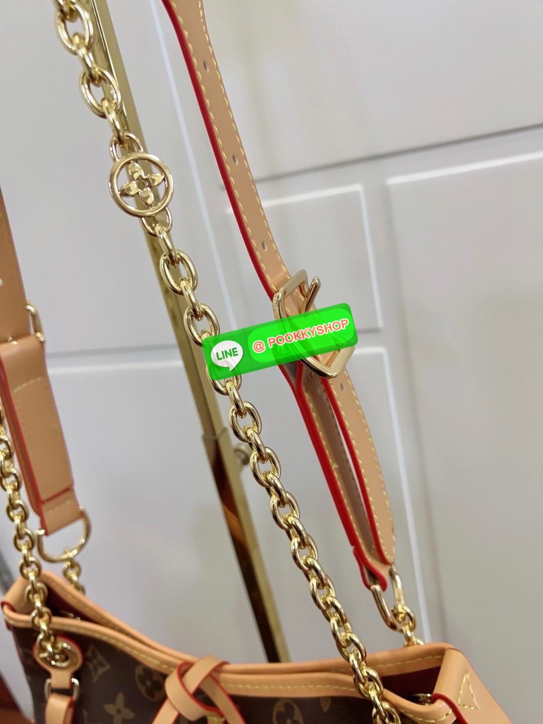 หมดรอบนี้ไม่เข้าแล้วน๊าาราคาดีงาม! LOUIS VUITTON CARRYALL BB BAG((VIP gift ตปท.)) 🔖พร้อมส่ง! ใบกลางกำลังดี พกพาได้ทุกๆวัน ไม่ใหญ่เกินตัวไปค่ะ หนังแท้ หนังนิ่มสวย น้ำหนักเบา! 🔖สายสะพายรุ่นใหม่นี้แบบอะไหล่ทองลายโซ่สวยมากๆ ต่อสายแบบหนังค่ะ