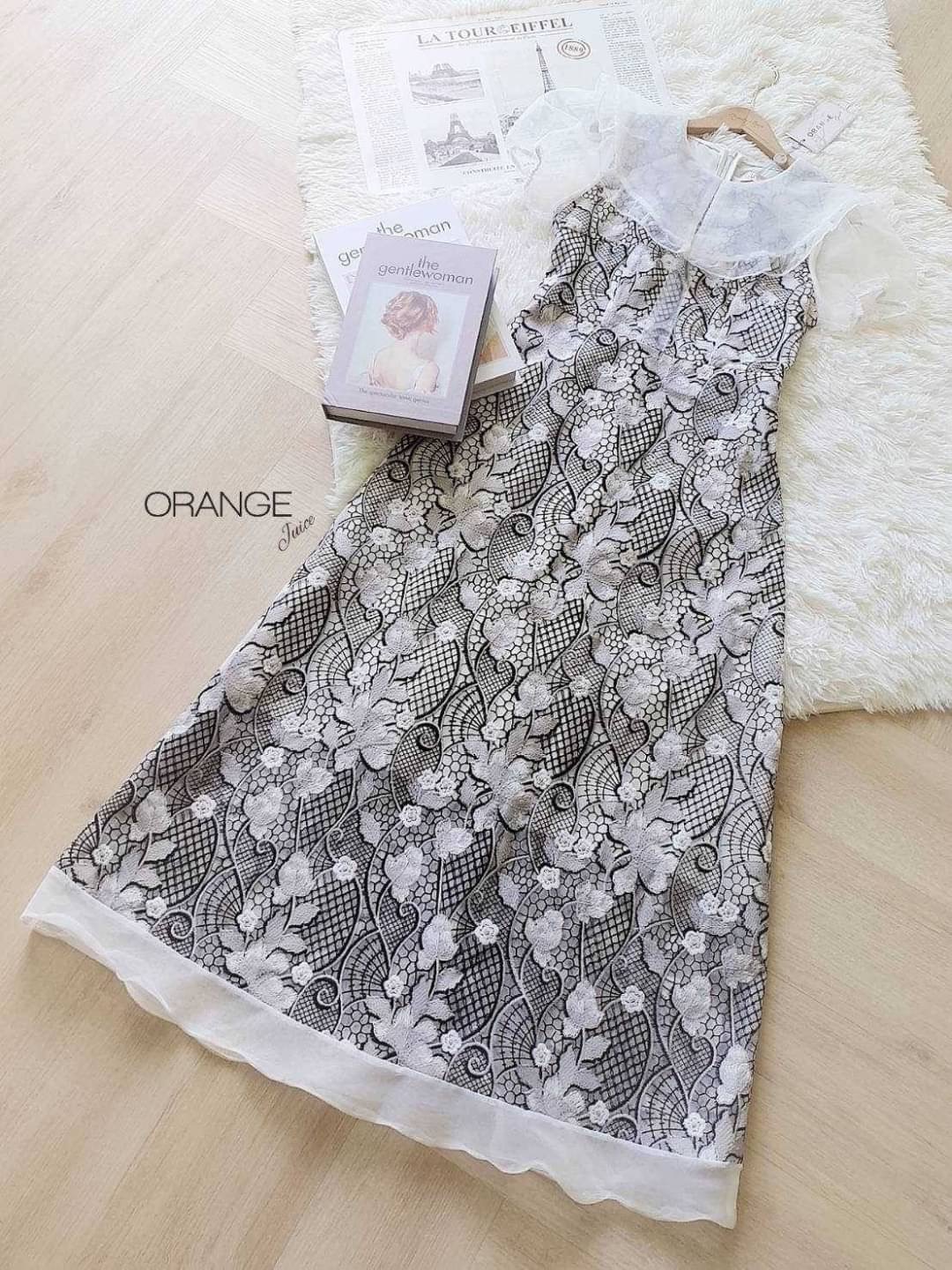 NEW ARRIVALS By Orange Juice Maxi เดรสยาวลูกไม้ทูโทน คอแต่งระบาย