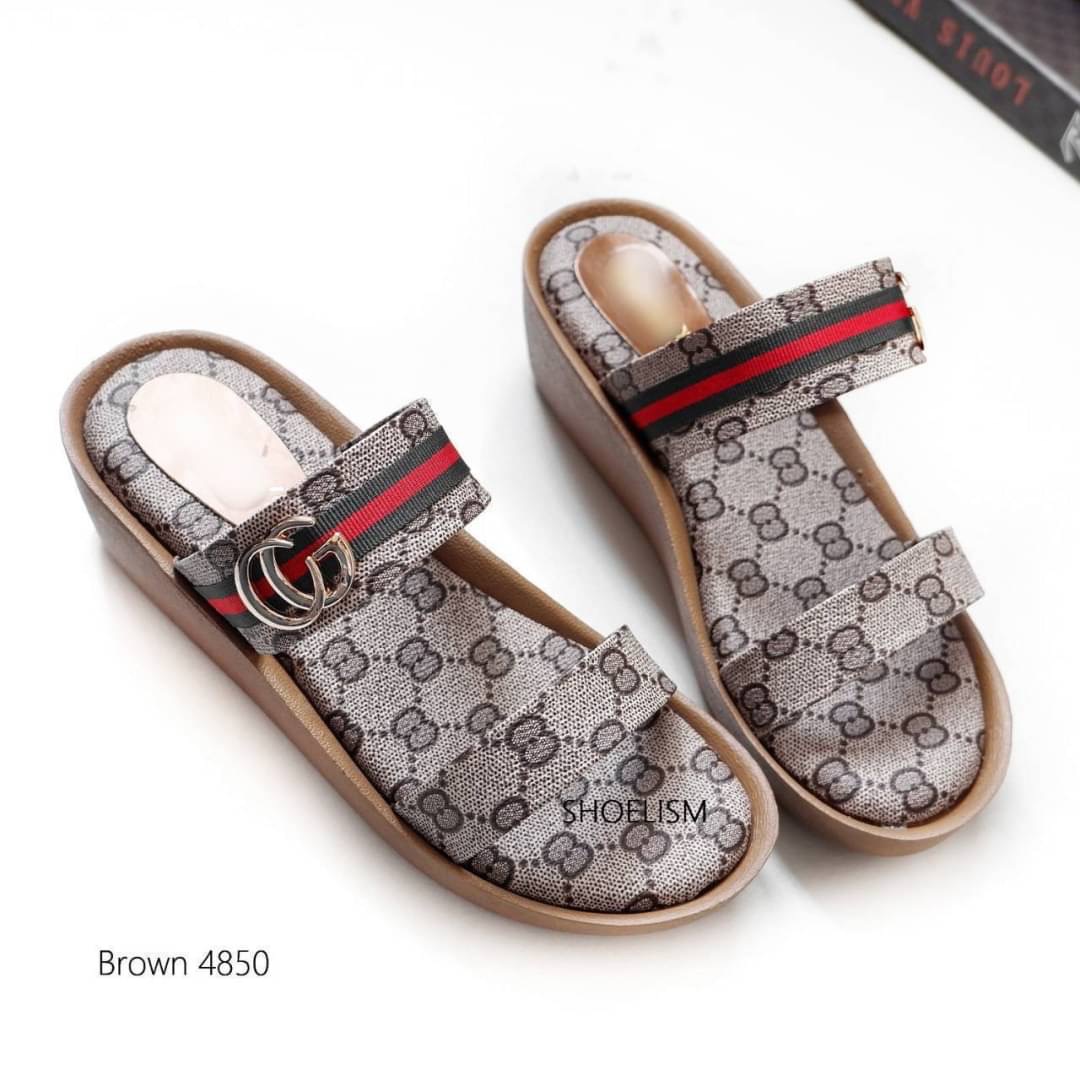 พร้อมส่งนะคะ!! งานสุดเกร๋ สวยหรู รองเท้าลำลอง ส้นเตารีด มีถึง41 พื้นนิ่ม หนัง pu รุ่นนี้สวยมาก ใส่สบายเก็บเท้าเรียว พลาดไม่ได้เลยคร้า!!