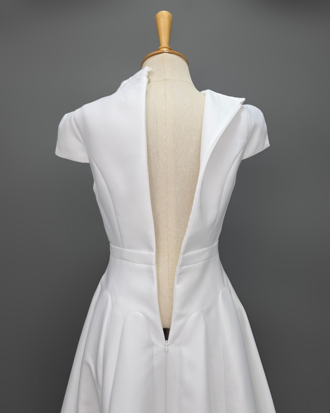 เดรสแฟชั่น เดรสเสื้อคอตั้ง แขนสั้น กระโปรงบาน