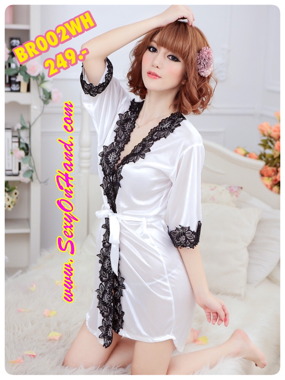 ชุดคลุม ชุดนอน เซ็กซี่ ชุดคลุมนอน คลุมอาบน้ำ ชุด ผ้าไหมเทียม ผ้านุ่มลื่น เย็นสบาย สีขาวเล่นขอบลูกไม้สีดำ หรูมาก พร้อมสายผูก +จีสตริง