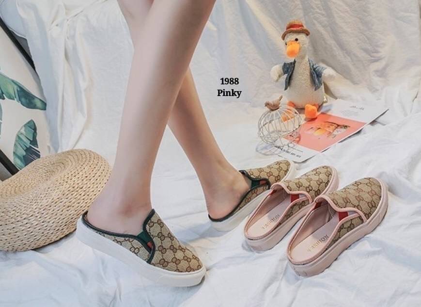 พร้อมส่ง ผ้าใบเปิดส้น 1988 งานนำเข้าน่ารักสุดๆ พื้น pu นิ่ม ด้านล่างเกาะพื้นได้ดี ตัวรองเท้าสีทองขึ้นเงา โดดเด่น ใส่สบายได้ทุกโอกาส สวยเฉียบไม่ซ้ำใคร