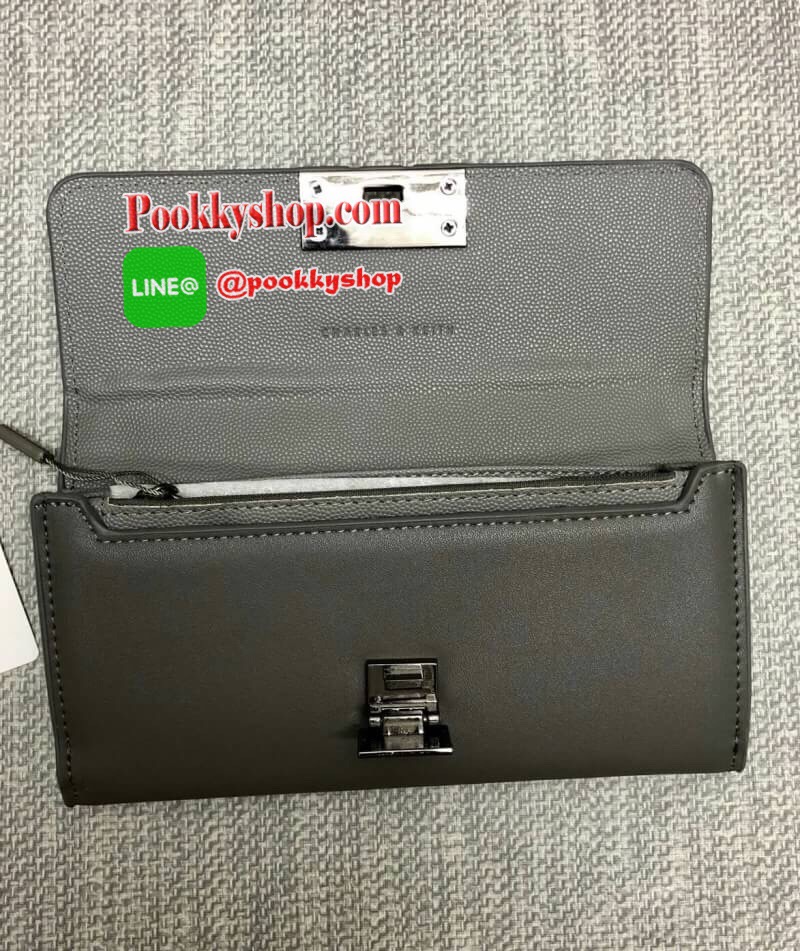 New!!! CHARLES & KEITH WALLET BAG เข้าใหม่ค่ะ!!! กระเป๋าสตางค์ใบยาว หนังคาร์เวียผสมหนังเรียบ สวยหรู ดูดี มากๆค่ะ คอนเฟิร์ม !!! กระเป๋าแบ่งเป็นสองด้าน ด้านหน้าแบบกดล็อคมีช่องโล่ง ใส่ธนบัตรช่องซิปใส่เหรียญ และช่องใส่บัตรต่างๆ อีกด้านเป็นกระดุม สำหรับใส่บัตร