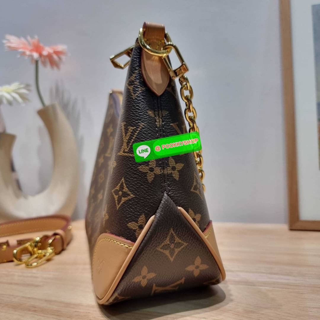 LV boulogne bag กระเป๋าสะพาย ดีไซน์คลาสสิครุ่นสุดปัง ขนาดกำลังดี ใช้งานได้สะดวกคล่องตัว วัสดุหนังแคนวาสทนทาน ปากกระเป๋ามีซิปเปิดปิด ภายในโล่งกว้าง ใส่ได้ทั้งกระเป๋าสตางค์ใบยาว มือถือ ของจำเป็นต่างๆ มาพร้อมสายสะพาย ปรับได้ตามชอบ และสายโซ่คล้องไหล่อีกหนึ่งเ