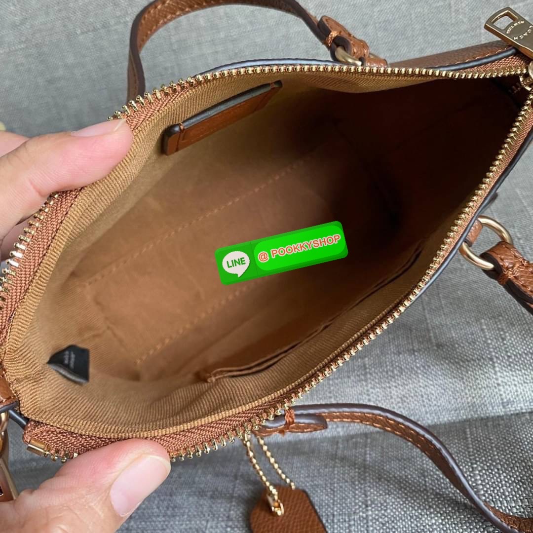 Coach Mini Gallery Crossbody With Stripe Heart Print (coach ca793) กระเป๋าสะพายข้าง เทรนรุ่นเล็กมาแรงวัสดุหนังแท้ทั้งใบ เปิดปิดด้วยซิป มีช่องใส่บัตรเครดิต 2 ช่อง ซับในผ้า สายสะพายถอดได้ สามารถสะพายข้างหรือสะพายไหล่ได้